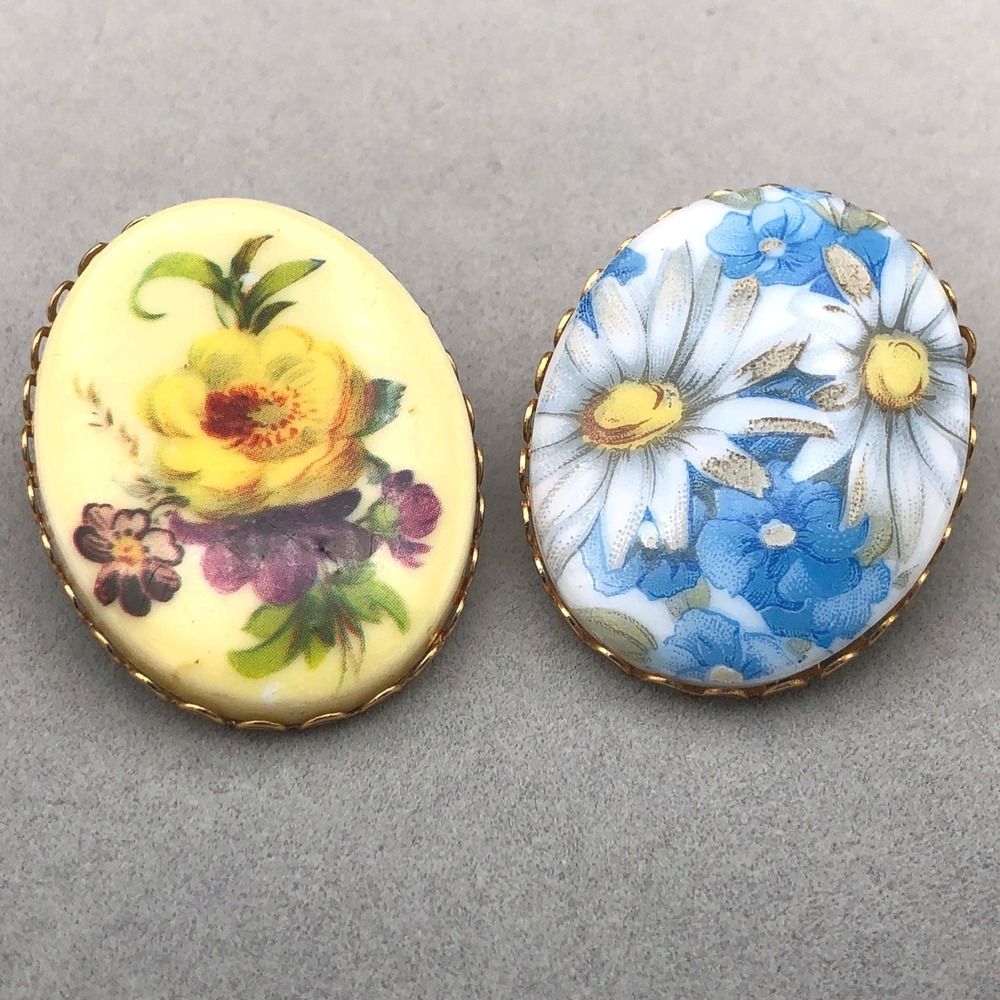 Vintage Floral Brooch Pin Set‎ Daisy Blue Yellow Rose Porcelain Gold Tone 2pc